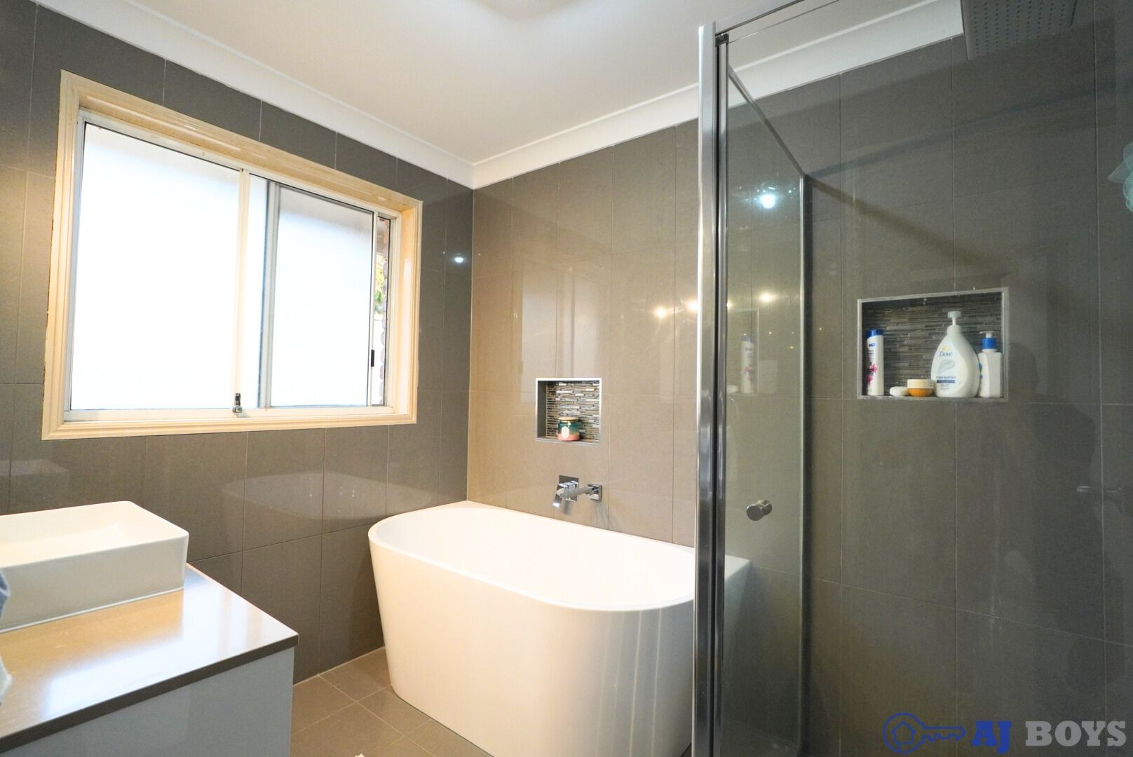 main bathroom.jpg