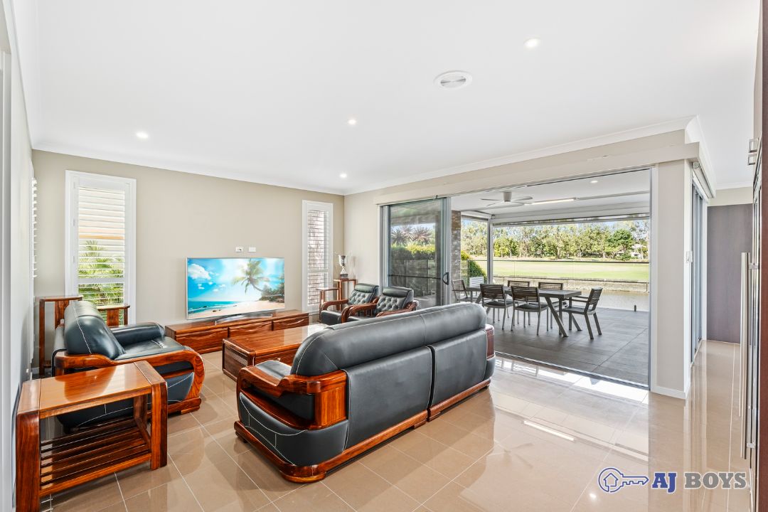002_Open2view_ID920944-7643_Fairway_Boulevard.jpg