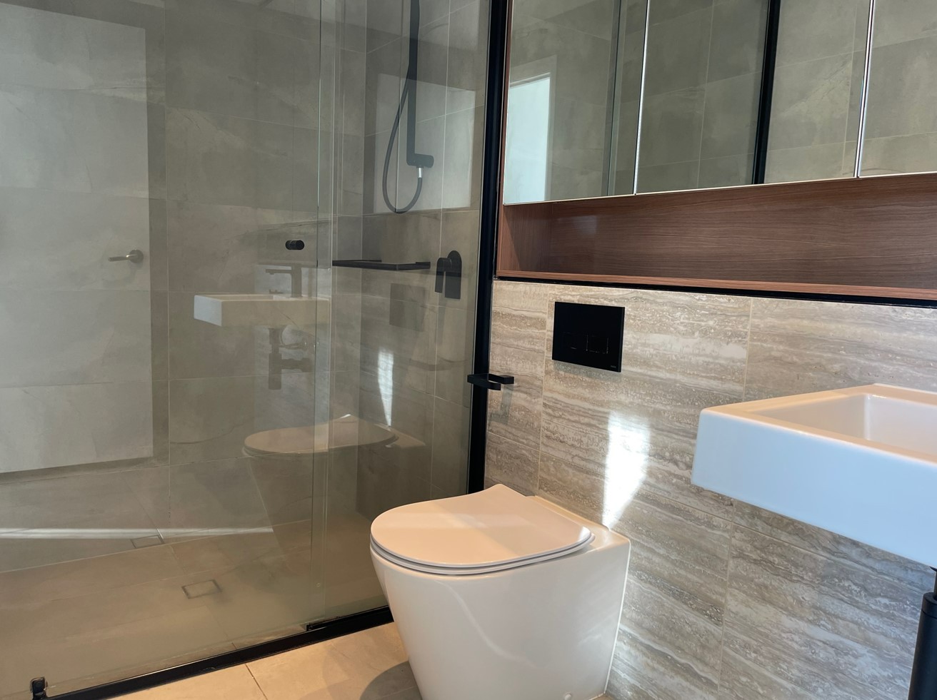 ensuite.jpg